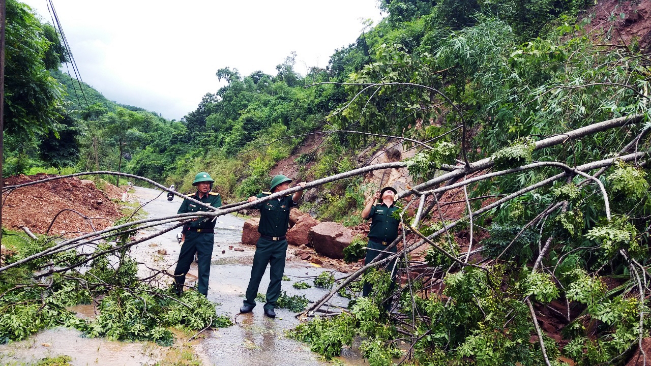 Thanh Hóa - Hàng chục điểm sạt lở, nhiều xã bản bị chia cắt, cô lập 